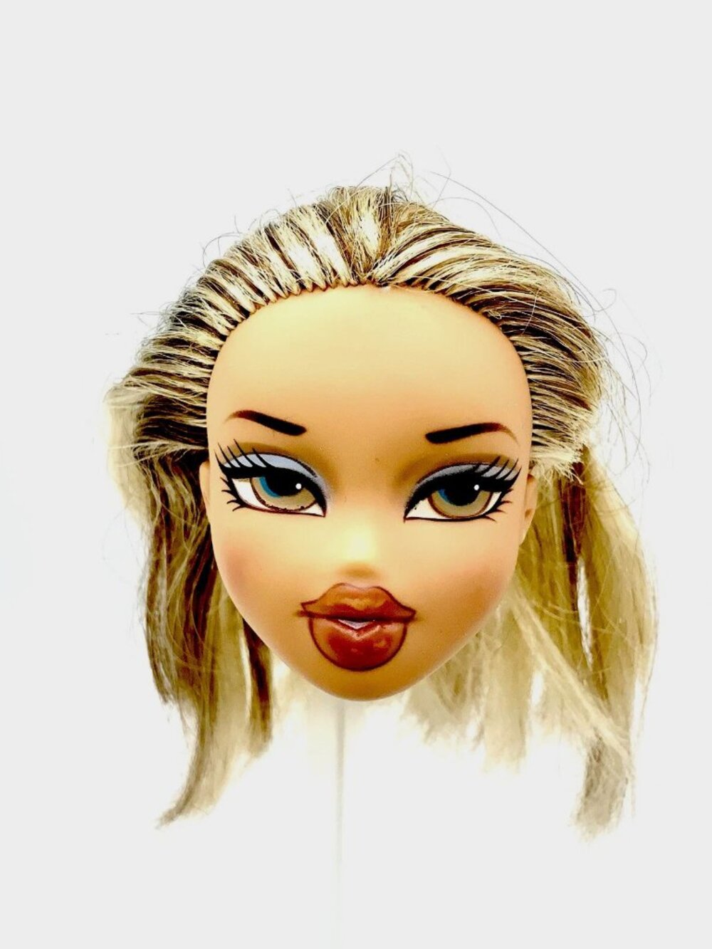 MGA Bratz Back To School Class Cloe Doll Head Two Tone Hair Tanned Skin FLAWS